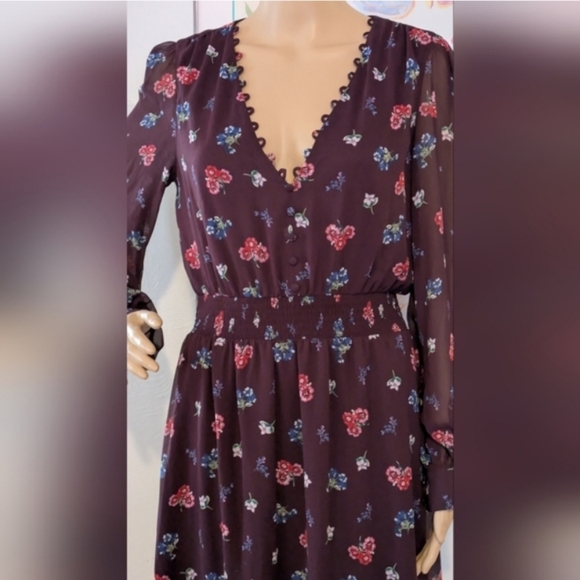 Express Floral V-Neck Dress - Picture 2 of 8